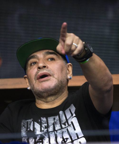 Diego Maradona in tribuna a Zagabria per assistere alla finale di Davis contro la Croazia. Il primo match tra Cilic e Delbonis  andato al giocatore di casa, dopo una maratona di 5 set. Ap